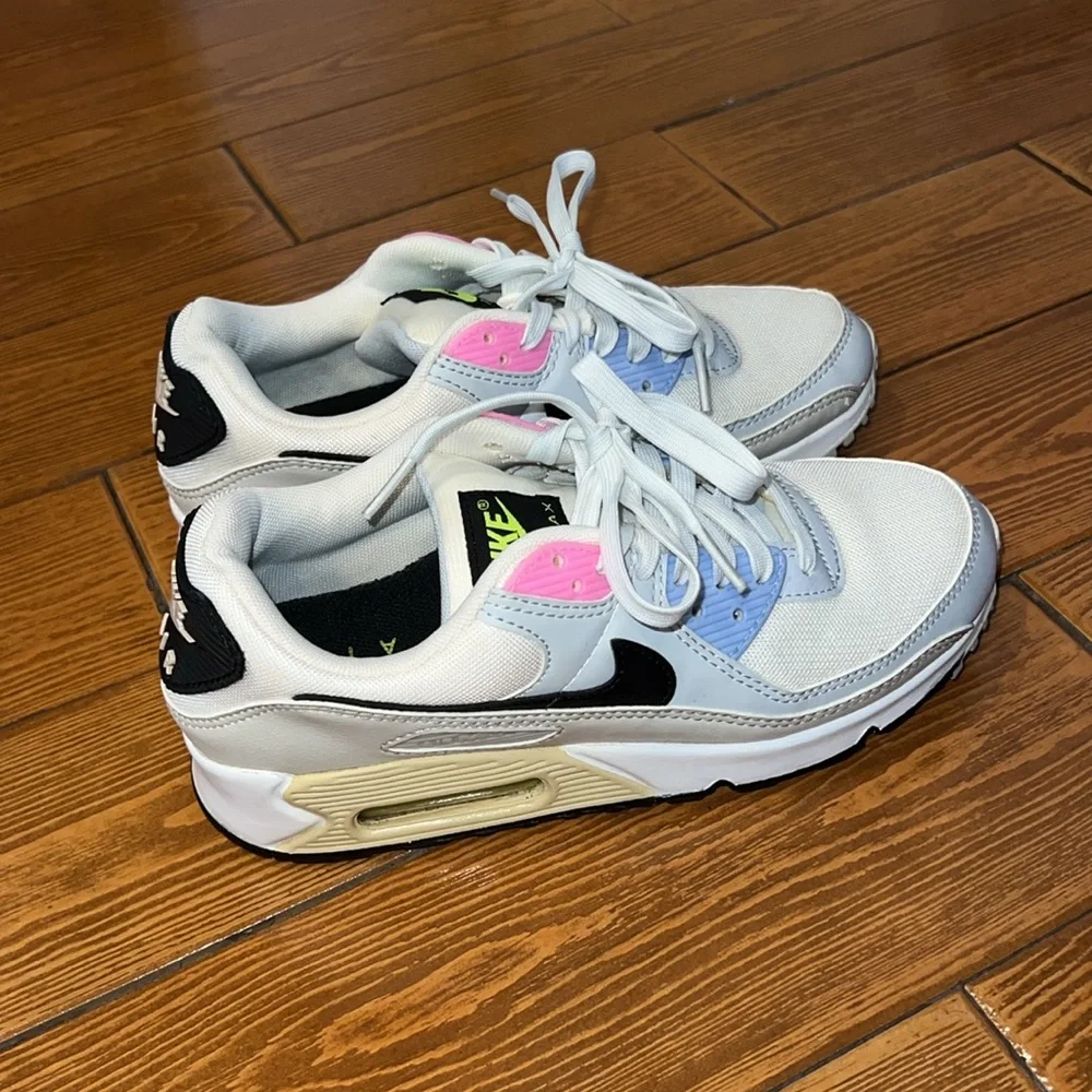 Nike Air Max 90 Sneaker - Picture 8 of 10